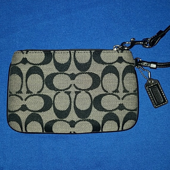 Coach wristlet - Picture 3 of 5